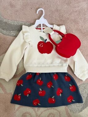 Max Studio Cream Knit Top with Navy and Red Accents
